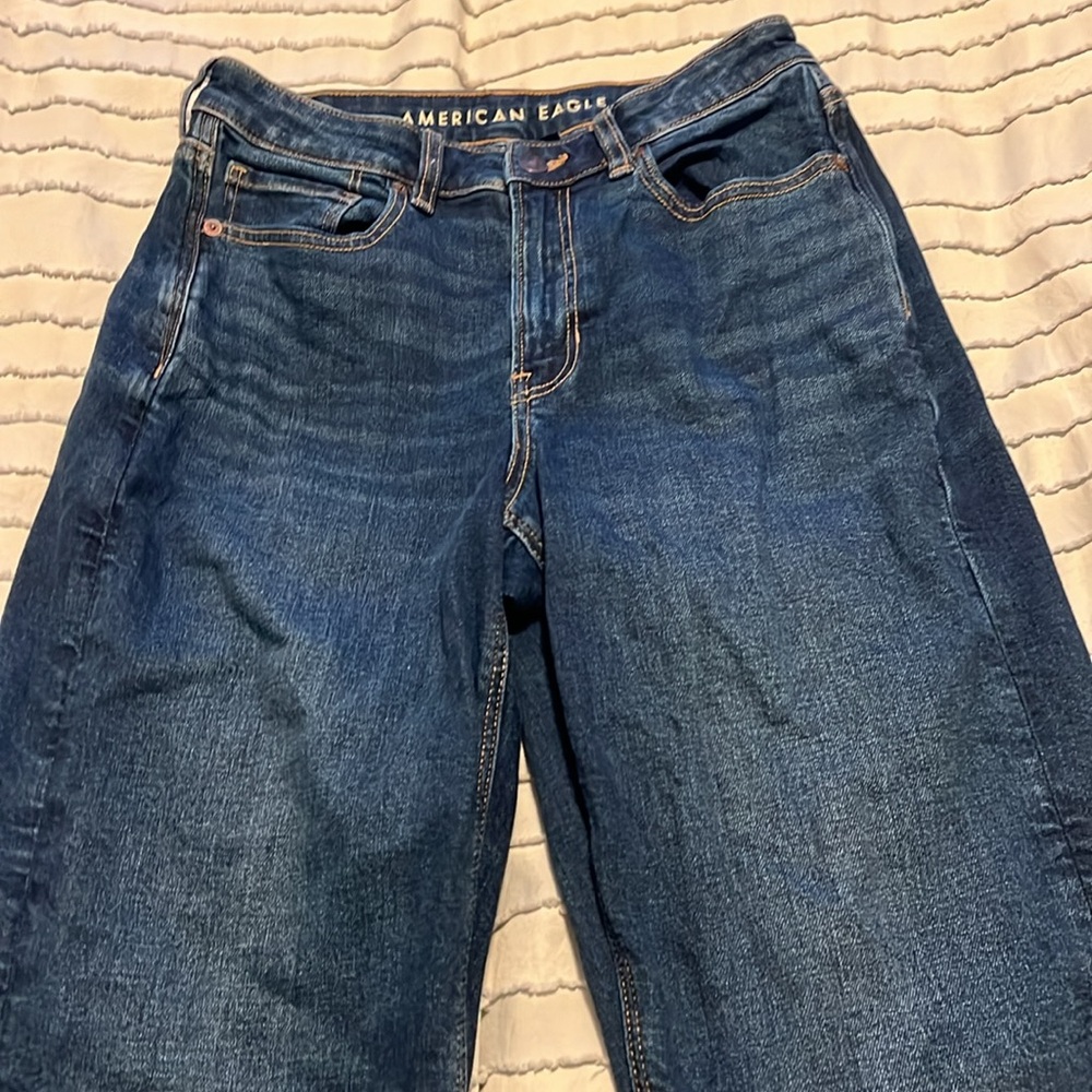size 6 dark wash women’s american eagle mom jeans selling for $7 - Picture 2 of 3